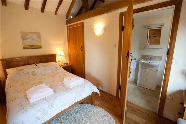 bed and ensuite bed and ensuite